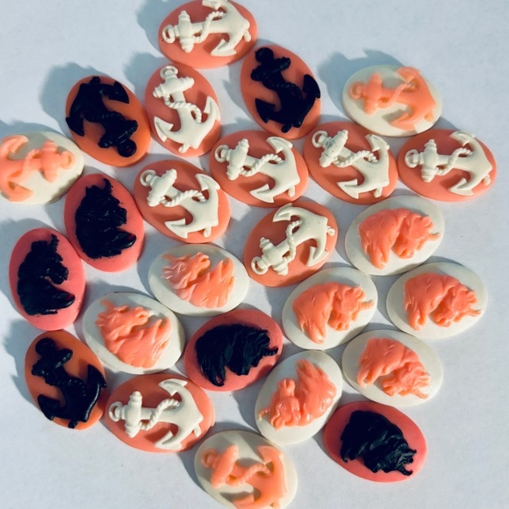 24 Random 18*25mm Hard Resin Cameos, NWT